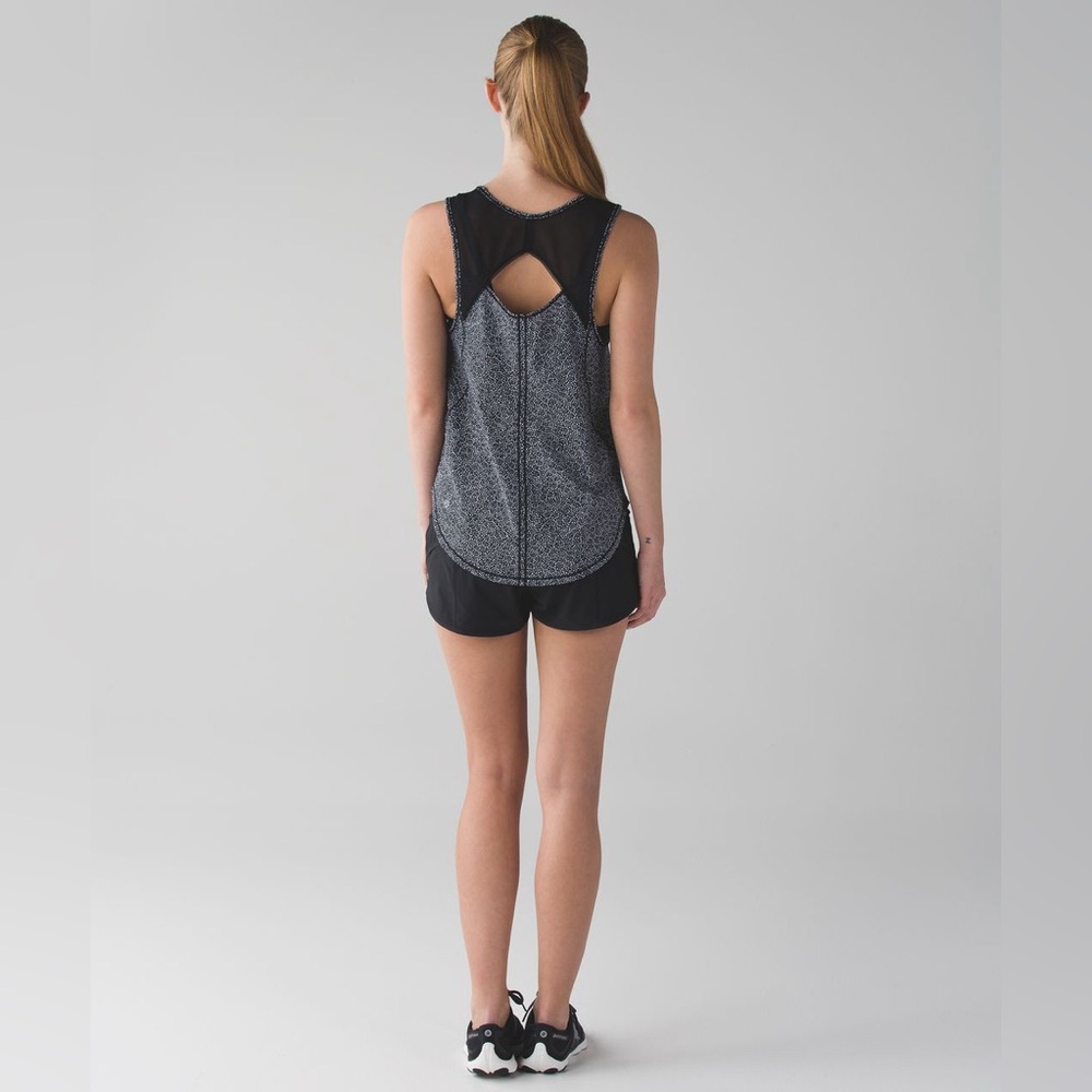 Lululemon Sculpt‎ Tank Freckle Flower Black White / Black Size 8